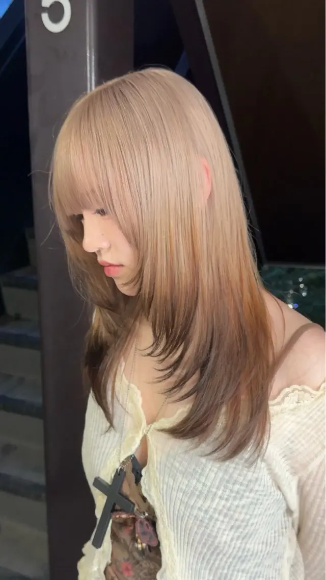 ロング カラー ベージュカラー ブリーチ ケアブリーチ 透明感カラー デザインカラー カット ヘアカラー トリートメント 似合わせカット/ ハイトーン/aoiのヘアスタイル