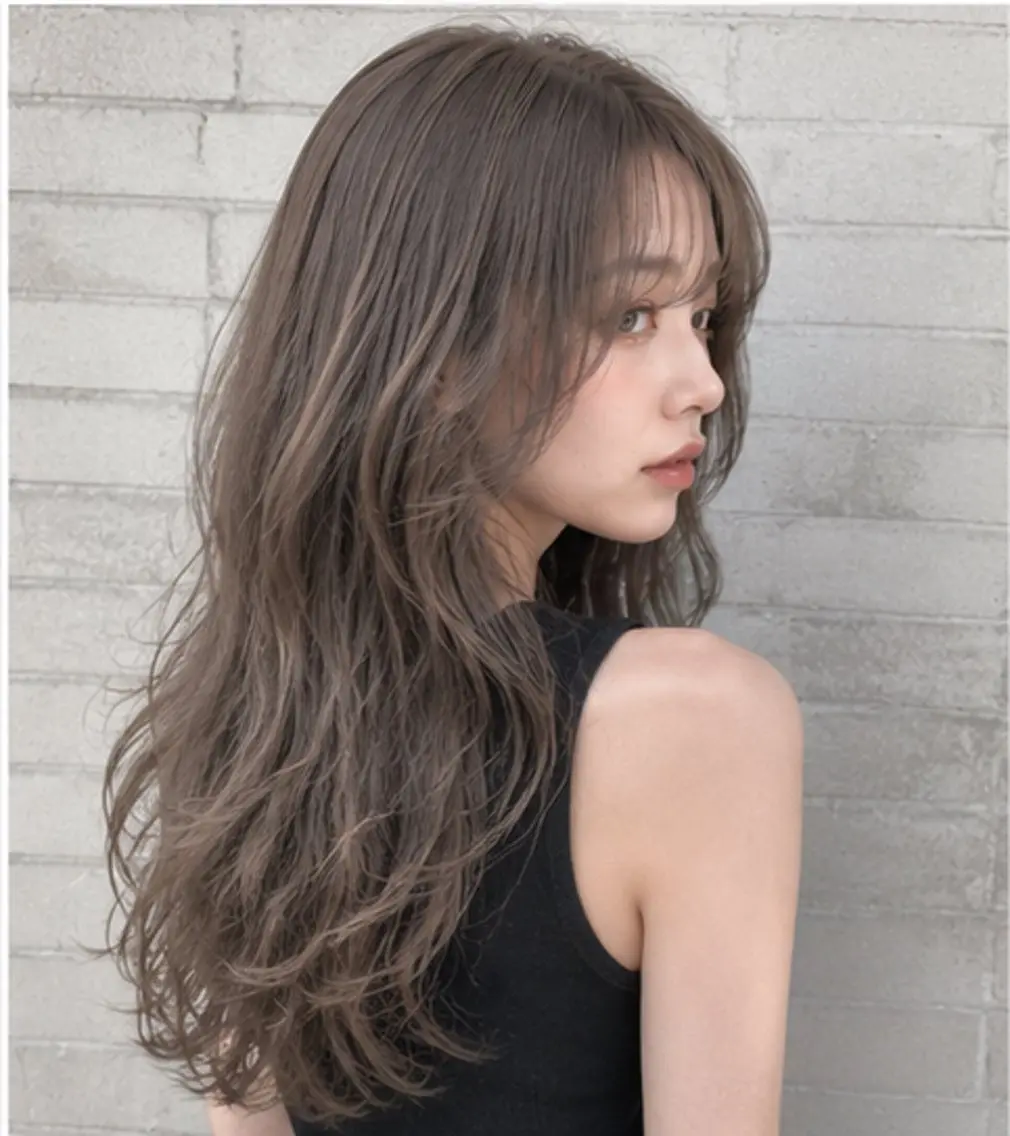 ロング カラー アッシュ アッシュグレー アッシュグレージュ ベージュカラー ブリーチ ヘアカラー トリートメント EARTH 榎本のヘアスタイル