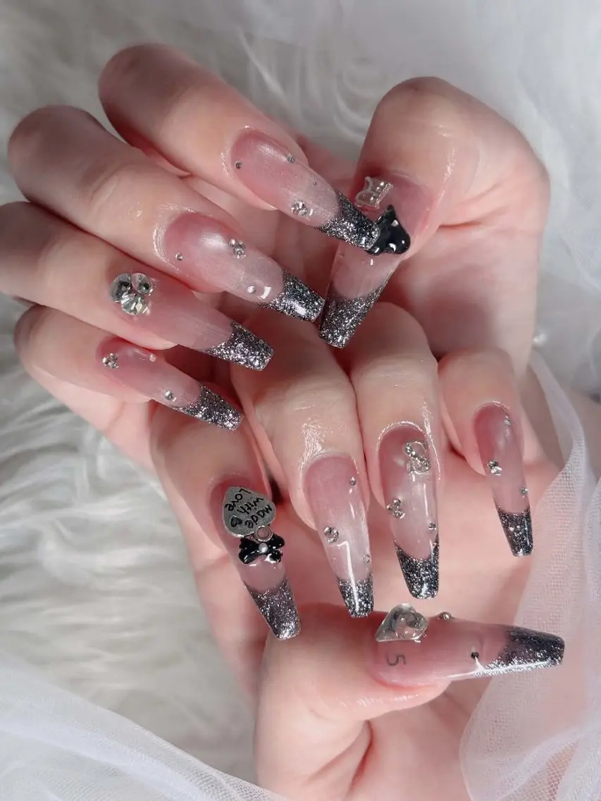 ネイル チークネイル フレンチネイル キラキラネイル 韓国ネイル マグネットネイル ハンドネイル Buruberii hbaby nailのネイルデザイン