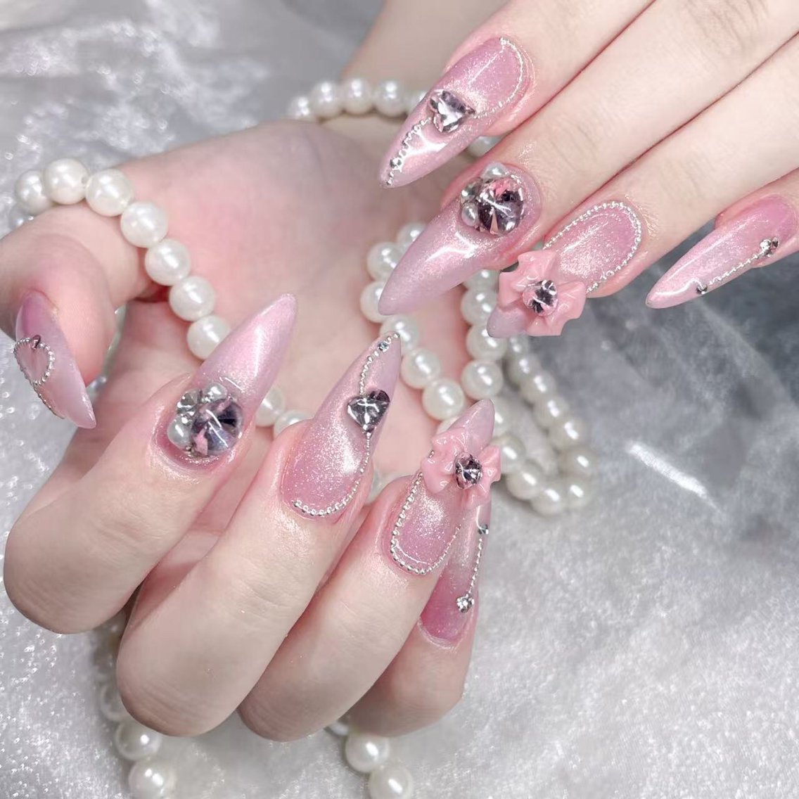 ネイル ハンドネイル Queens テイのネイルデザイン