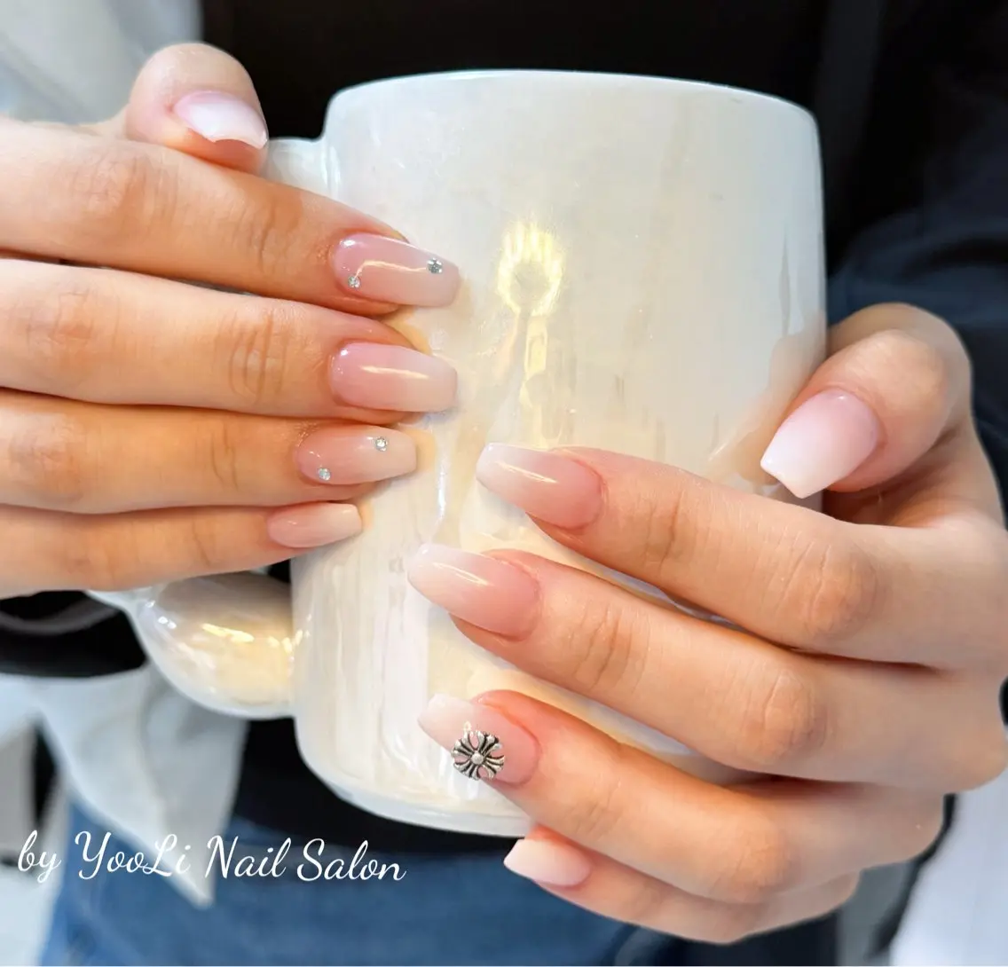 ネイル アートネイル オーロラネイル チークネイル フレンチネイル ガラスフレンチ ハンドネイル 🎀🎀YooLi Nail Salonのネイルデザイン