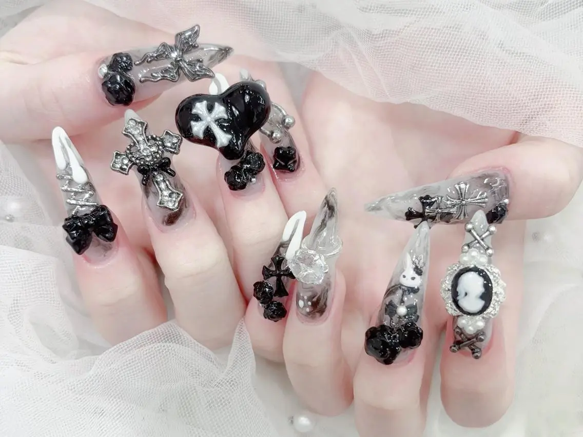 ネイル 長さ出し キラキラネイル 韓国ネイル ロングネイル 持ち込み ハンドネイル ハンドケア 萌🌸Nail スカルプ専門店のネイルデザイン