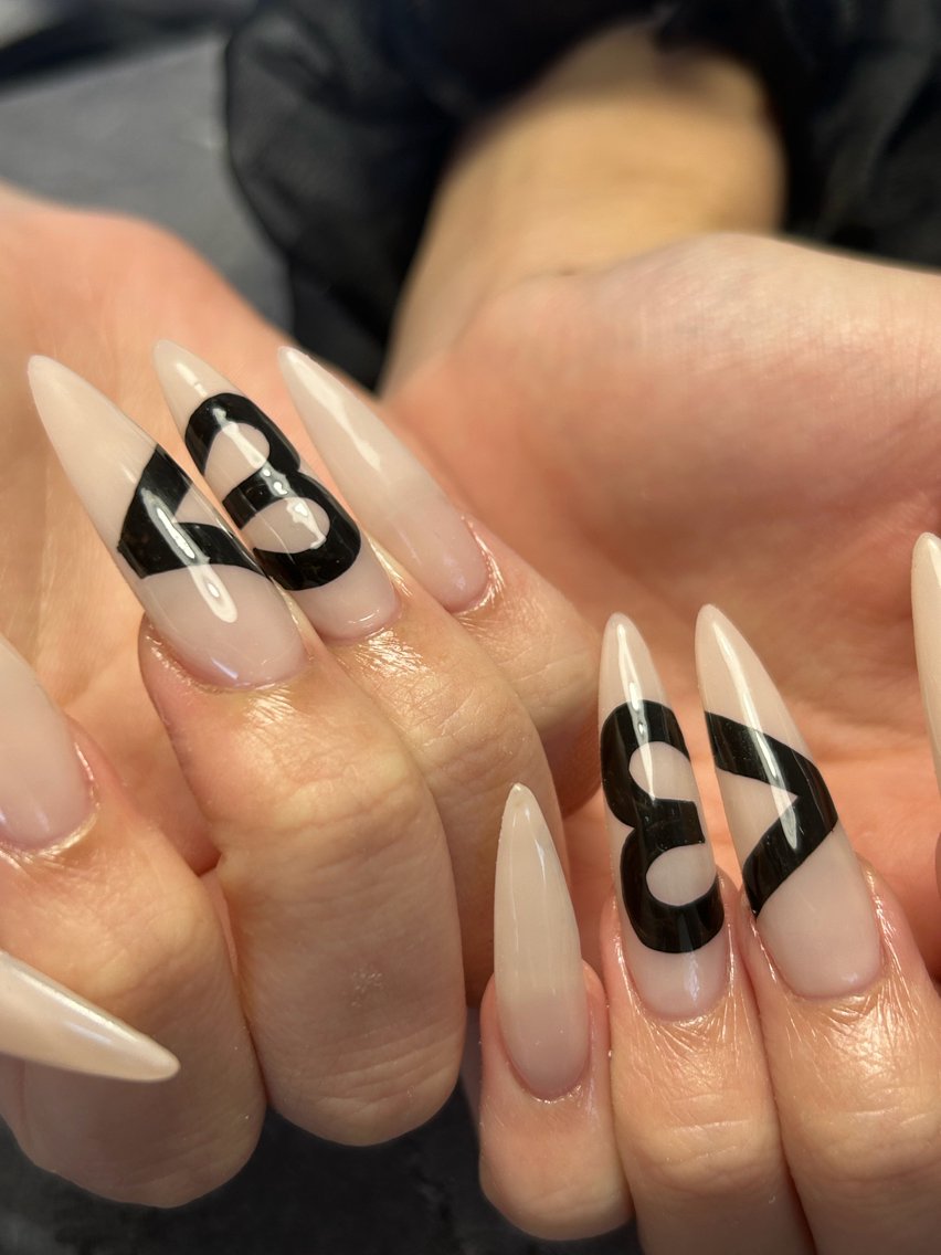 ネイル Nanami ︴ 個性派nailのネイルデザイン