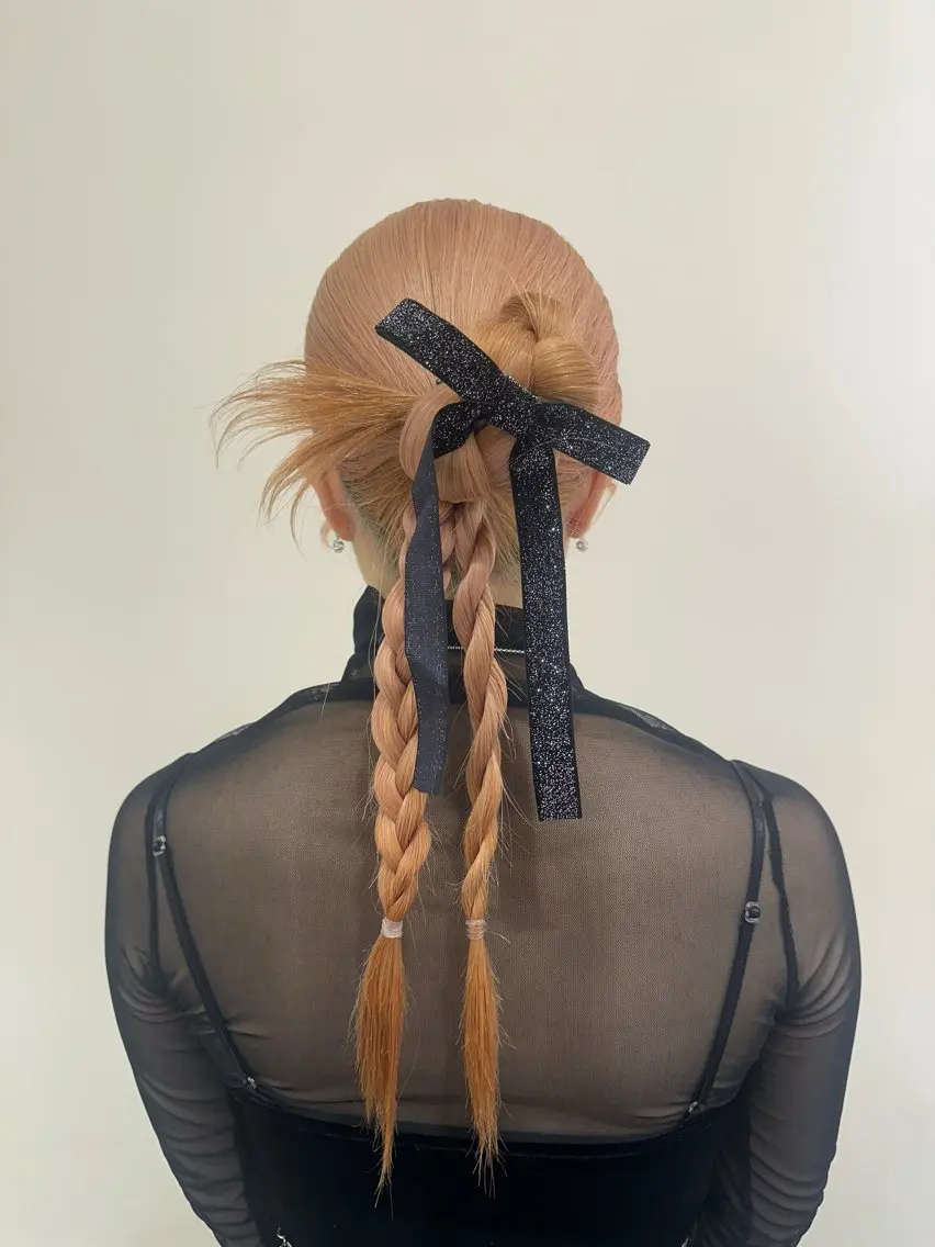 ロング カラー ヘアアレンジ タイトボブ個性派カラ ーAKANEのヘアスタイル