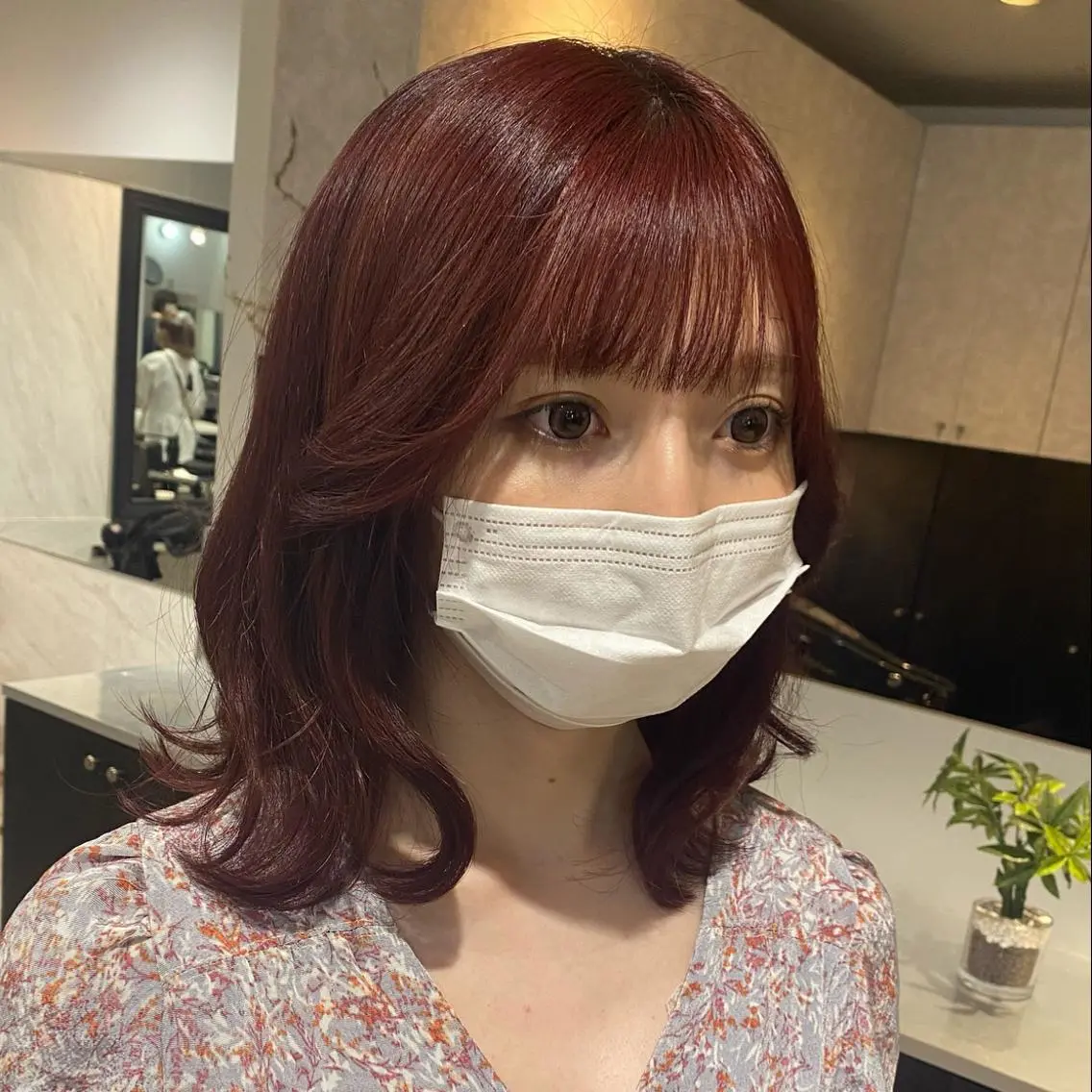 ミディアム カラー ヘアアレンジ ピンクカラー レッドカラー 顔周りカット 韓国風ヘア 新宿⌇韓国風ヘア ⌇透明感カラーのヘアスタイル