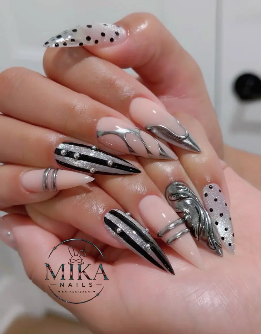 ネイル ガーリー キラキラネイル 韓国ネイル ロングネイル シンプルネイル ハンドネイル 🦊Genie🦊 Mika Nailsのネイルデザイン