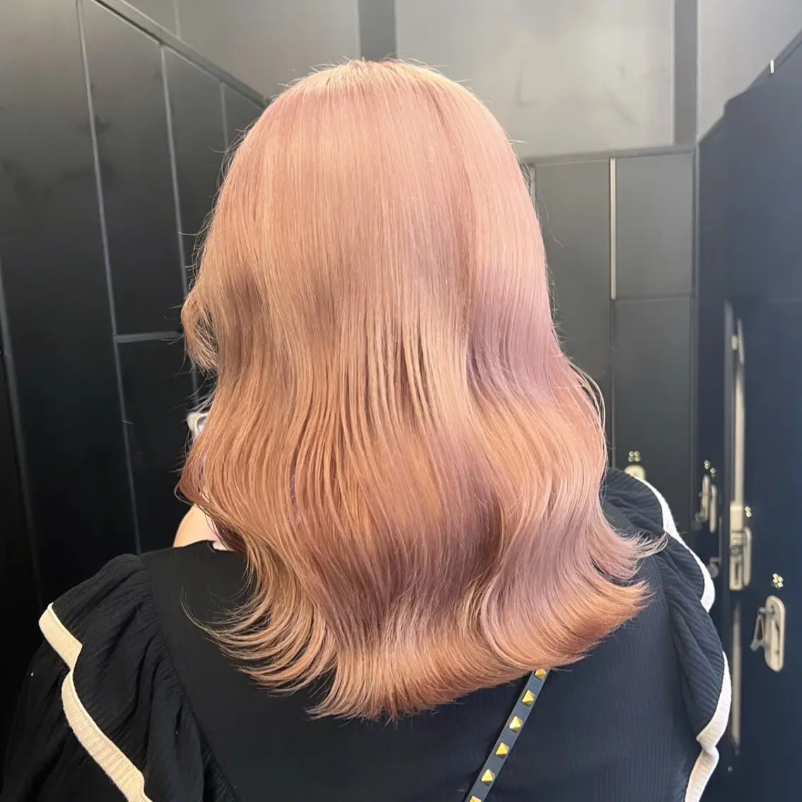 カラー ハイトーンカラー ピンクカラー ホワイトピンク ヘアカラー トリートメント 🌼動き×透明感🩵 ハイトーン/ナナのヘアスタイル