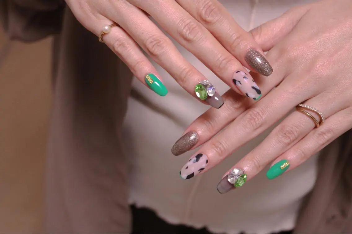 ネイル オーロラネイル カジュアル 長さ出し ジェルネイル 韓国ネイル ハンドネイル MH Nailのネイルデザイン