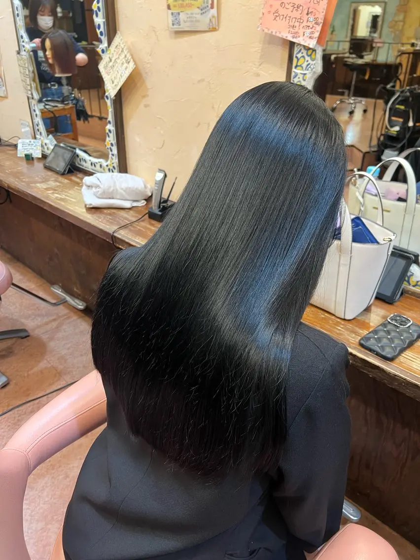 ロング カラー 黒髪 ブルーカラー ブルーブラック 片岡 なずなのヘアスタイル