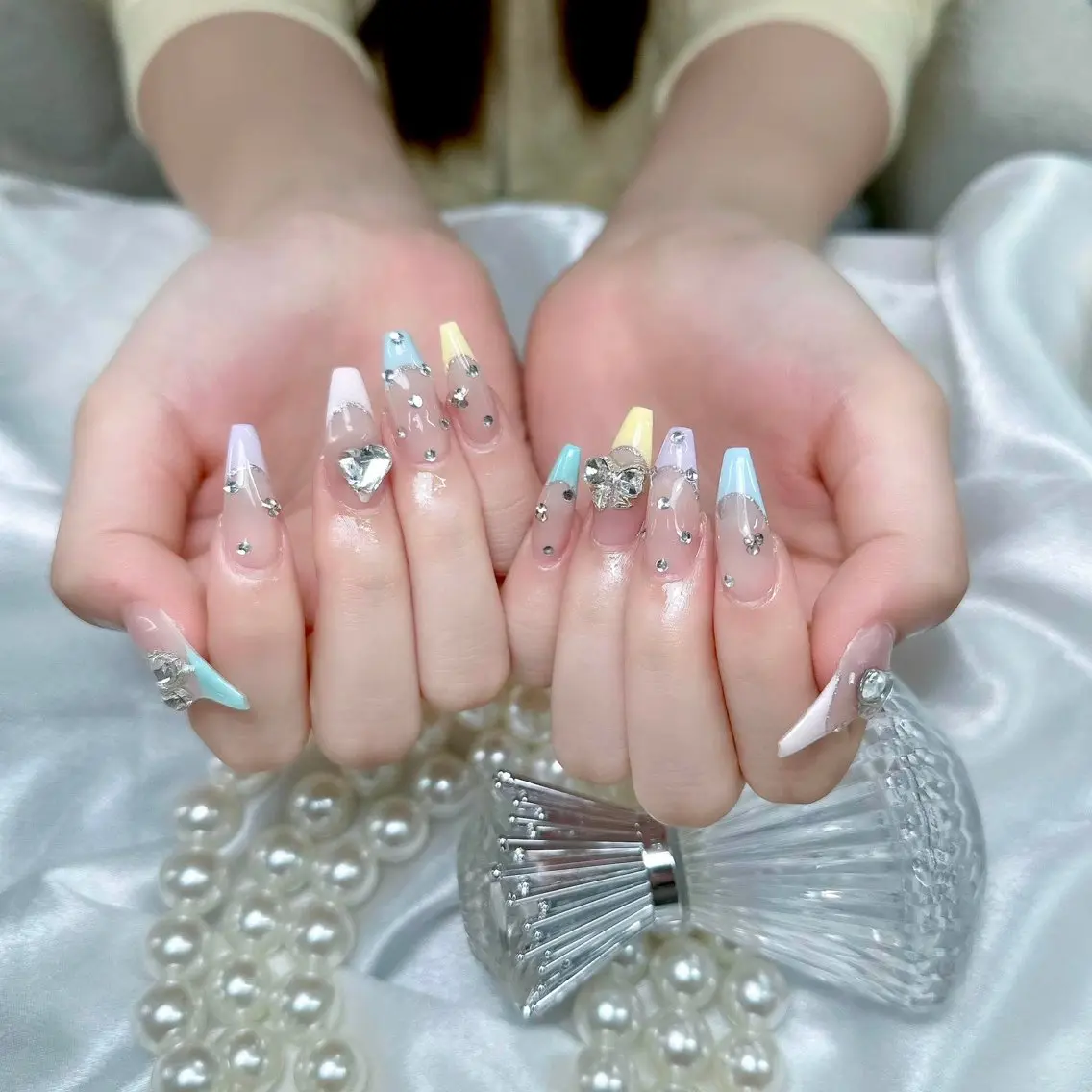 ネイル アートネイル ジェルネイル キラキラネイル 韓国ネイル 持ち込み ハンドネイル Blingg NailStudioのネイルデザイン