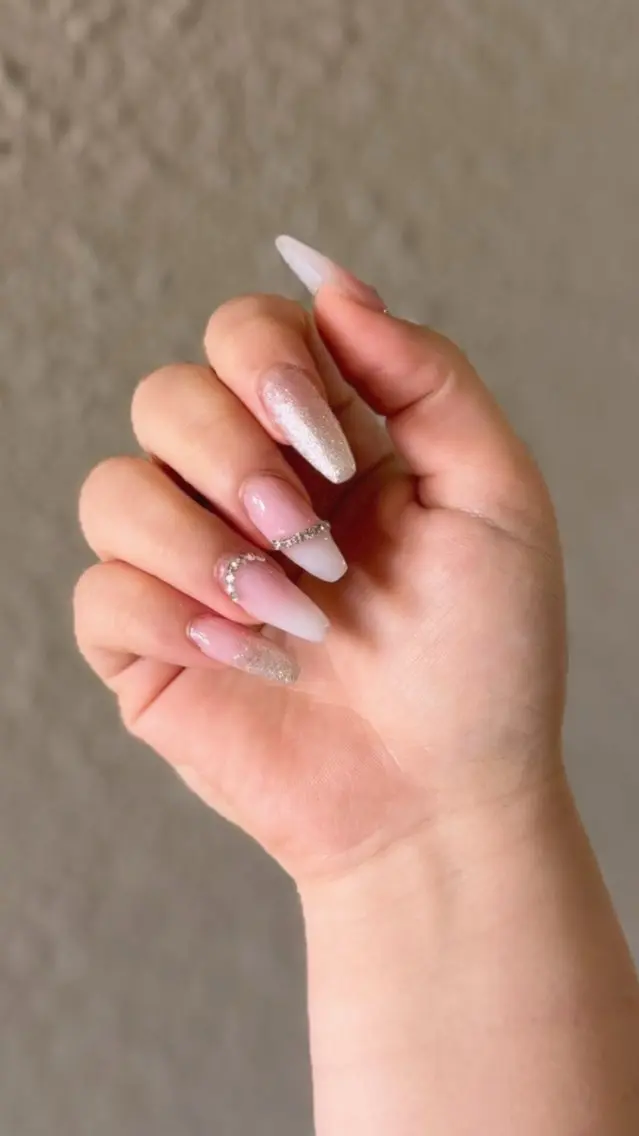 ロング カラー イレジスティブル ネイルズのネイルデザイン