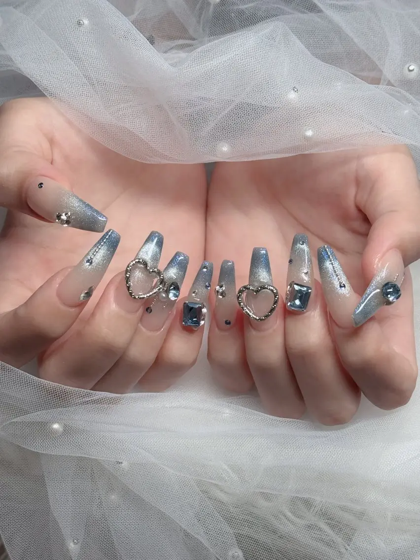 ネイル オーロラネイル フレンチネイル ジェルネイル ハロウィン キラキラネイル ハンドネイル H.baby Nail Salonのネイルデザイン