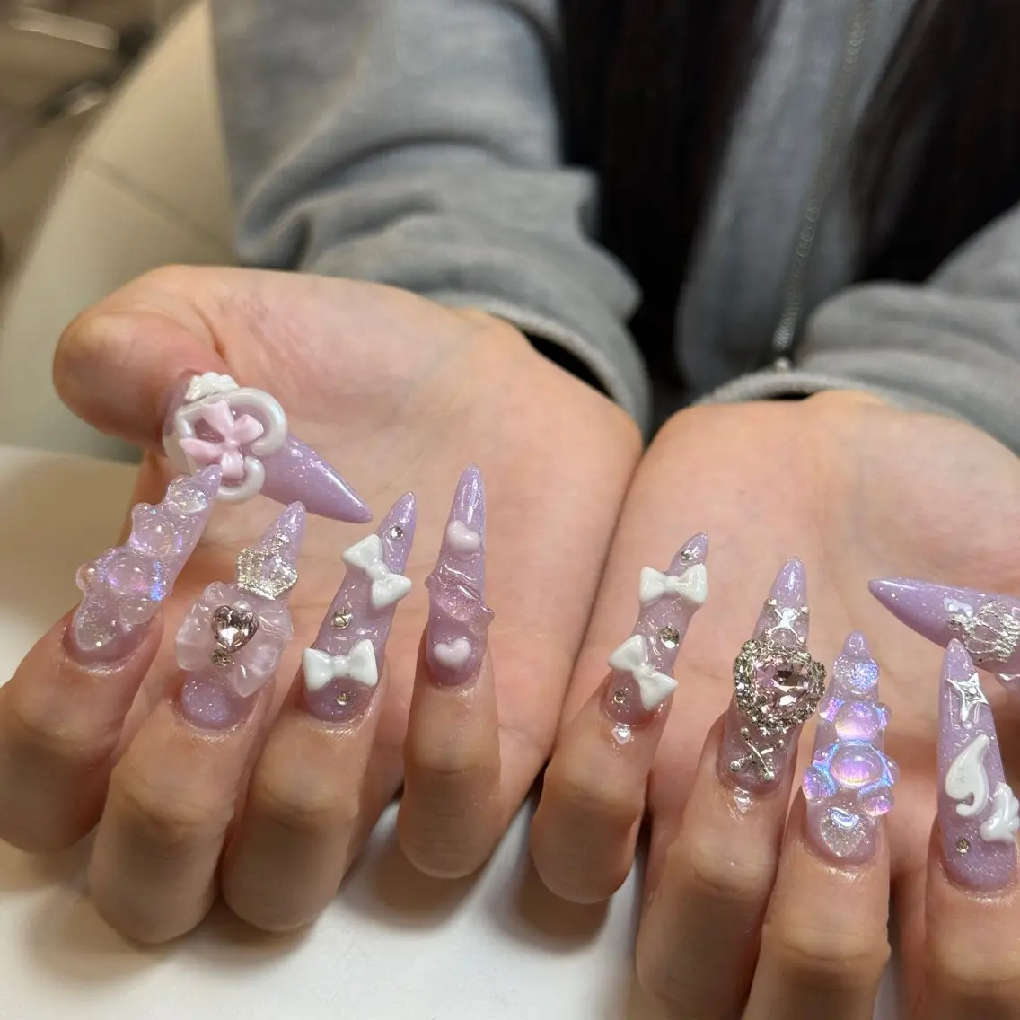 ネイル リボン ハンドネイル Anh 歌舞伎町のネイルデザイン