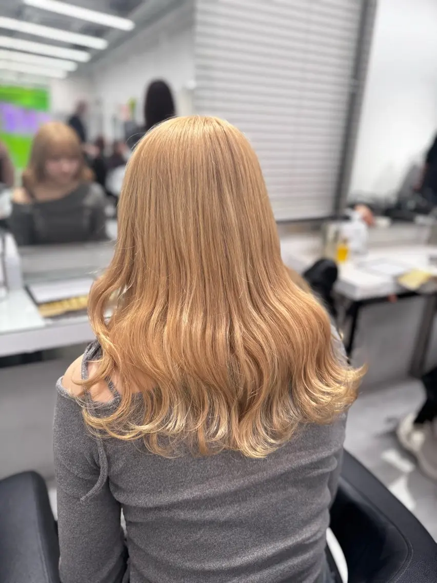 ロング カラー ヘアアレンジ カット ヘアカラー ヘアセット 透け上品ハイトーン 職人ゆうと🤍のヘアスタイル