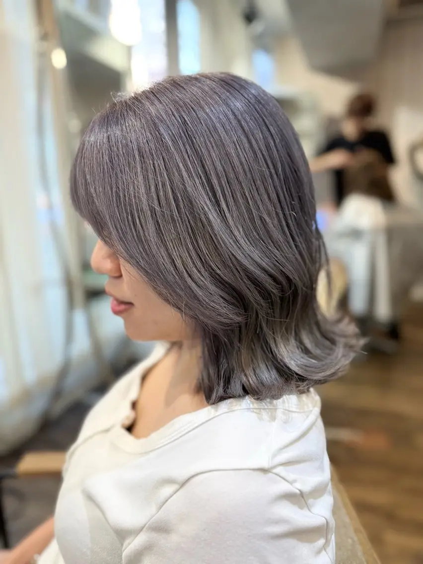 ミディアム カラー パーマ ヘアアレンジ ブリーチ グレージュ ラベンダーカラー ラベンダーグレージュ ラベンダーグレー カット ヘアカラー トリートメント 👑指名率No.1 👑坂口飛翔のヘアスタイル