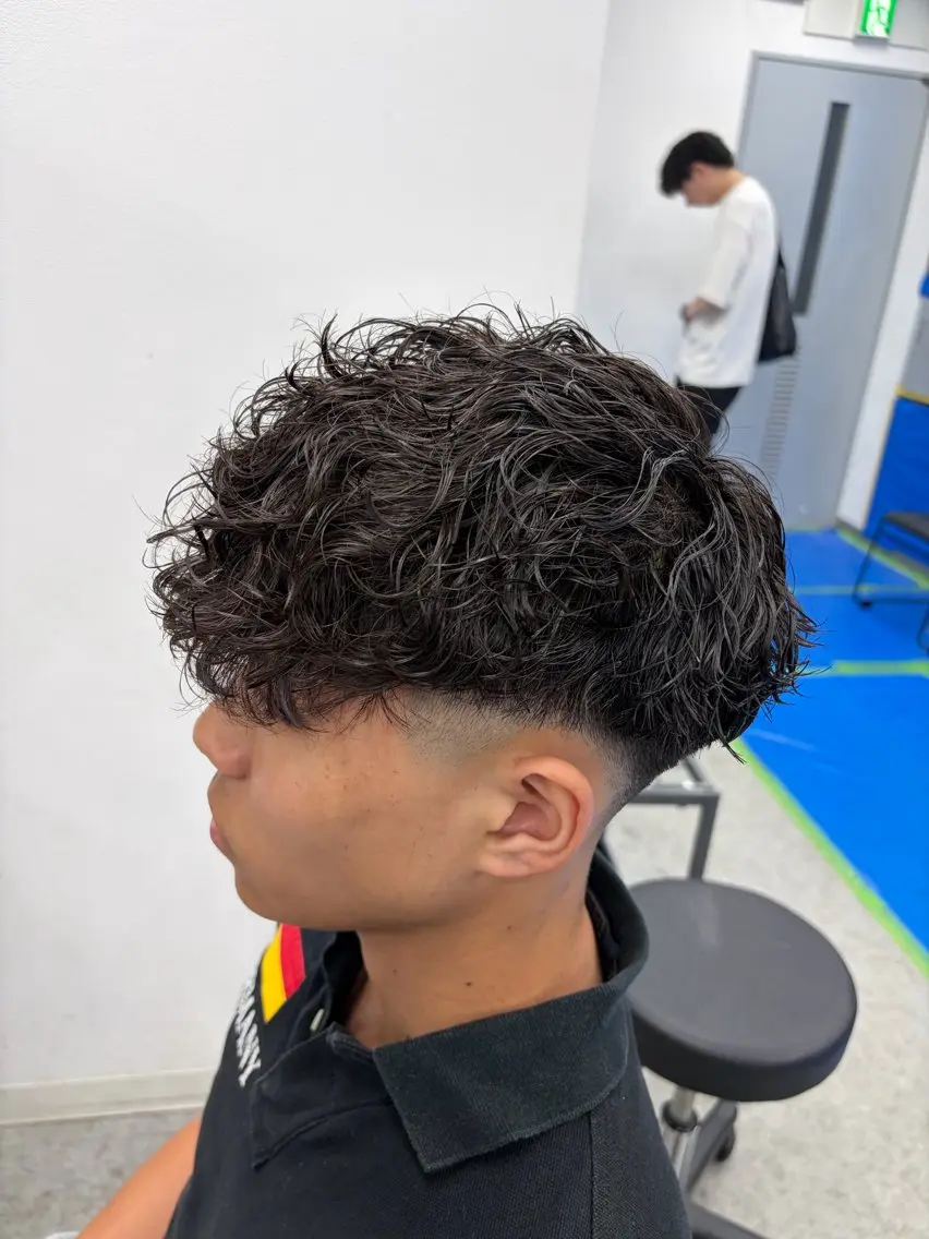 ショート パーマ メンズ フェードカット スキンフェード スペインカール カット パーマ メンズパーマカット 達人/涼のヘアスタイル