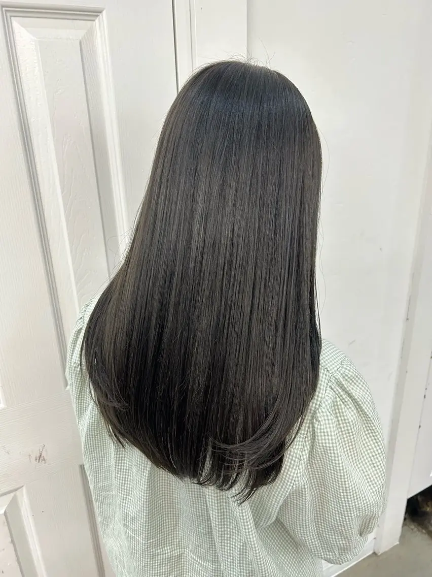 カラー オリーブカラー ナチュラル大人っぽい スタイル　MAORIのヘアスタイル