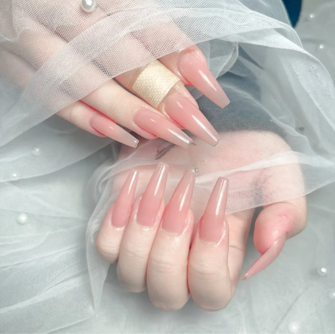 ネイル アートネイル グラデーション キラキラネイル ニュアンスネイル オフィスネイル ハンドネイル Amee Nail Salonのネイルデザイン