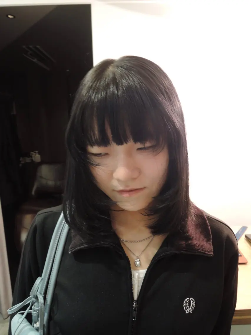 ミディアム 顔まわりレイヤー 顔周りカット レイヤーカット YUI／レイヤー カット/透明感カラーのヘアスタイル