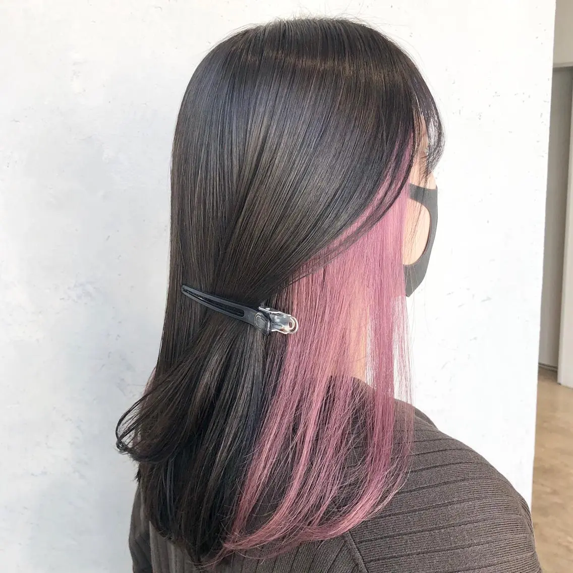 セミロング カラー ヘアアレンジ ｲﾝﾅｰｶﾗｰ屋さん 🫧伊藤拓実のヘアスタイル