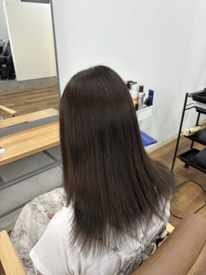 セミロング カラー ブラウンカラー "MIoKI"_ YUCCA eluaのヘアスタイル