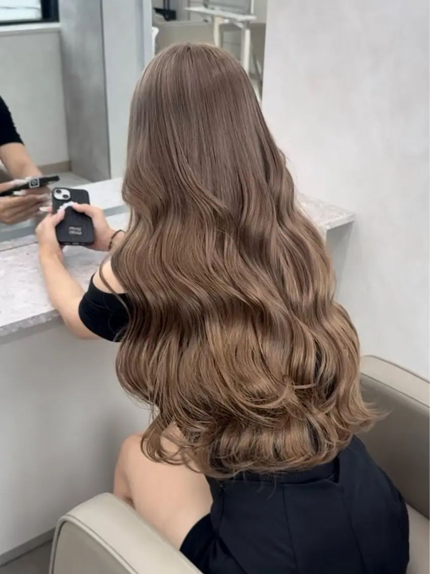 ロング カラー ヘアカラー トリートメント 艶髪ハイトーン✨ 🩷AMI🩷のヘアスタイル