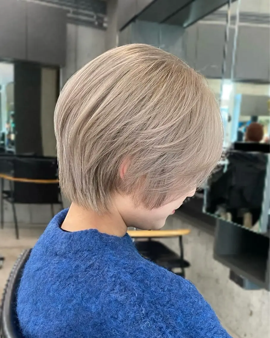 ミディアム カラー ヘアアレンジ グレージュ ハイトーンカラー ミルクティーグレージュ ヘアカラー トリートメント mina 🌷のヘアスタイル
