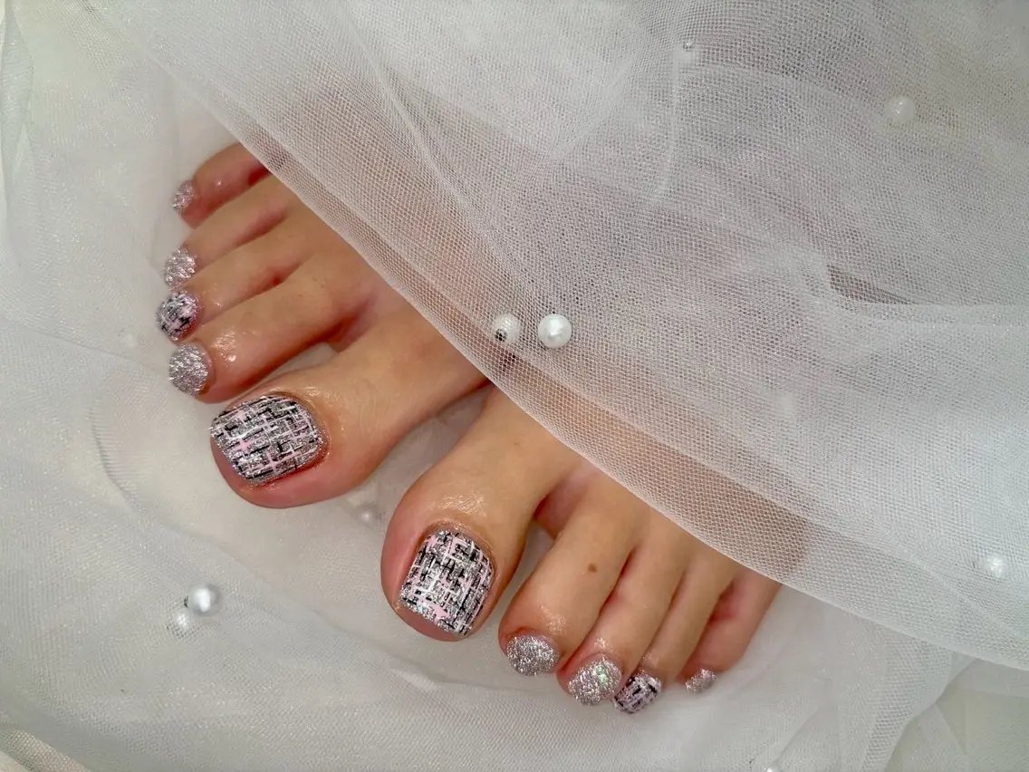 👣フットネイル👣2本アートorストーン2本乗せ放題♦️マグネットもオッケー⭕️🧲の写真