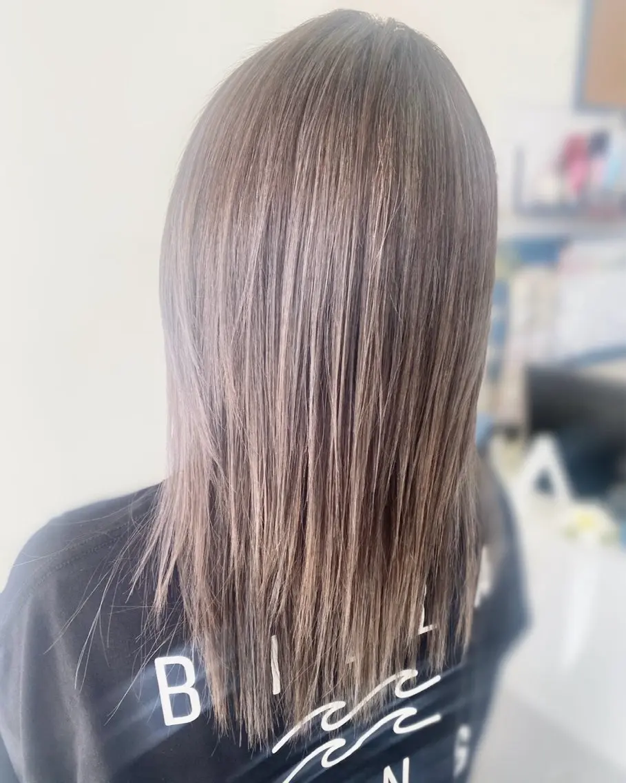 ロング カラー ベージュカラー ヘアカラー トリートメント アダニヤ ナツキのヘアスタイル