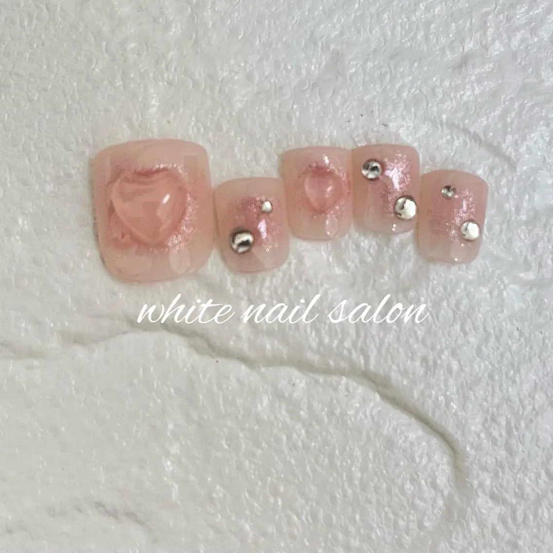 ネイル フットネイル ジェルネイル ハードジェル ラメ(グリッター) 持ち込み フットネイル white nail salonのネイルデザイン