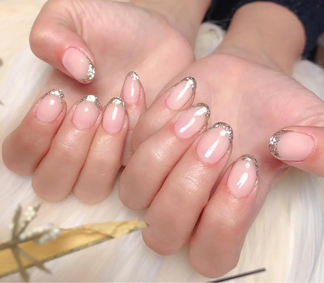 ネイル フレンチネイル ラメ(グリッター) ピンク ホワイト 🍭Kiara Nail🍭のネイルデザイン