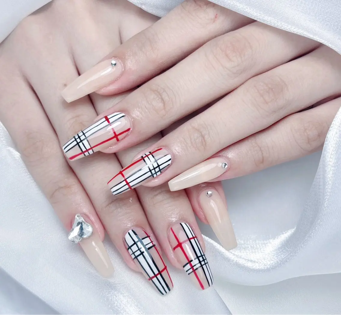 ネイル M🌷nail 長さだし専門店のネイルデザイン