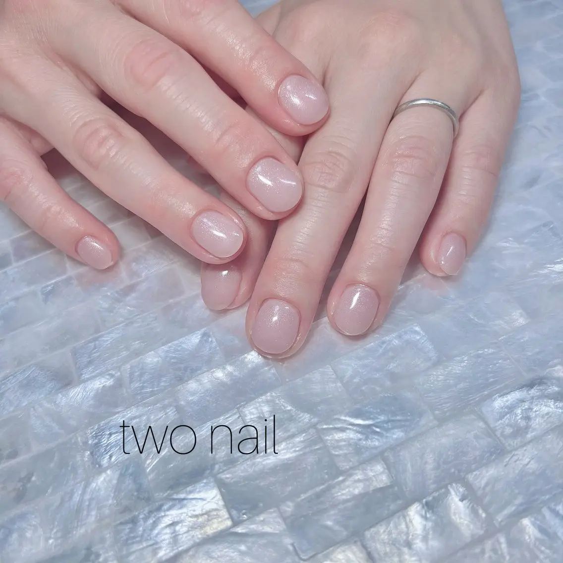 ネイル キラキラネイル ネイルチップ ホワイト ハンドネイル two nailのネイルデザイン