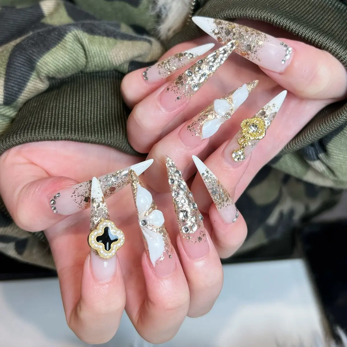 ネイル ボルドー ブラウン チークネイル ドット フットネイル ハンドネイル Julli NailStudioのネイルデザイン