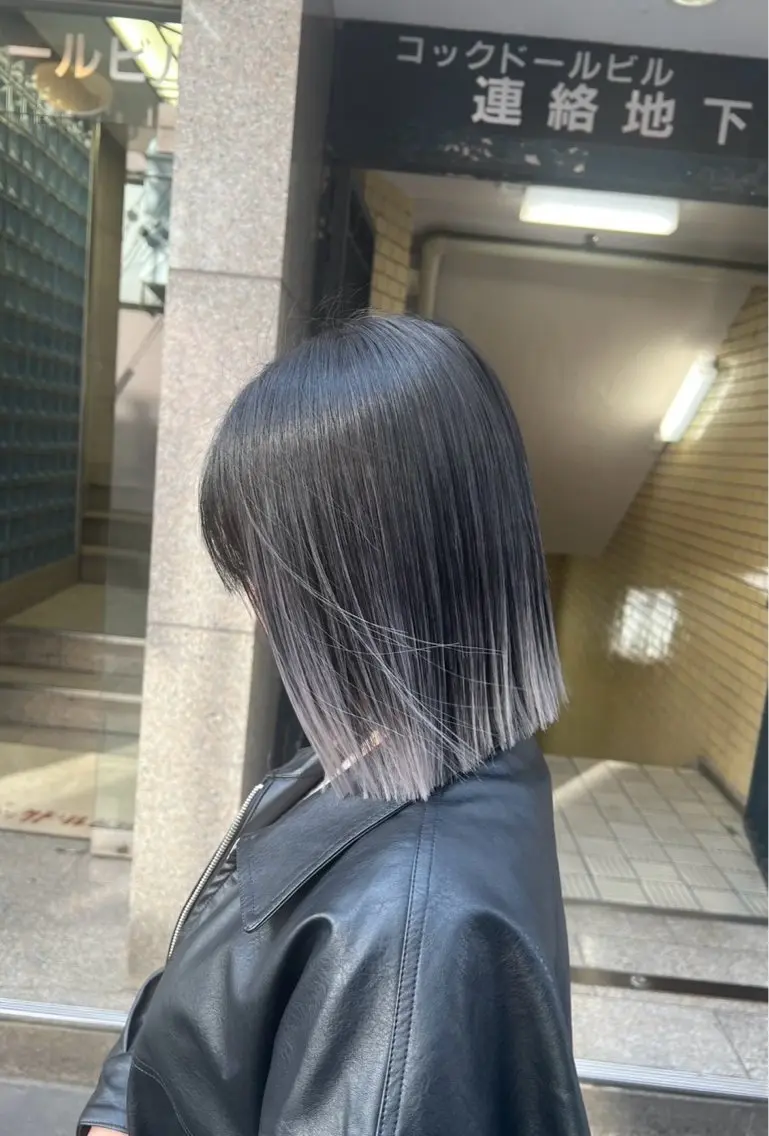 ショート カラー バレイヤージュ シルバー ホワイトシルバー レイヤーカット 指名数No.1 /NAOYAのヘアスタイル