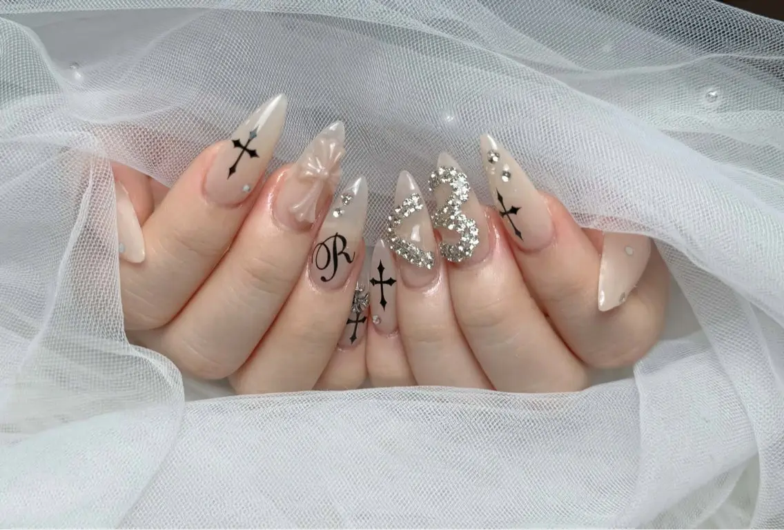 ネイル アートネイル 長さ出し ジェルネイル 韓国ネイル マグネットネイル ハンドネイル Cloudy Chan Nailのネイルデザイン