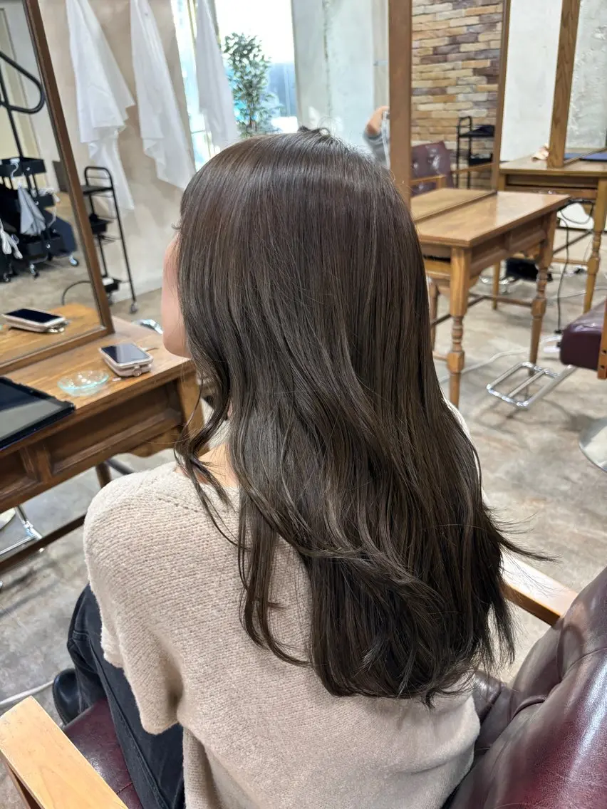 ロング カラー グレージュ ヘーゼル 小顔ショート/透明感 カラー/チサトのヘアスタイル