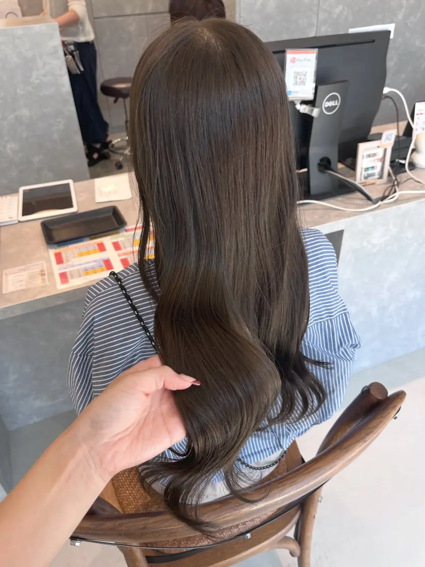 ロング カラー グレージュ オリーブグレージュ オリーブグレー カット ヘアカラー 透明感カラー🫧🌈 似合わせカット✂︎のヘアスタイル