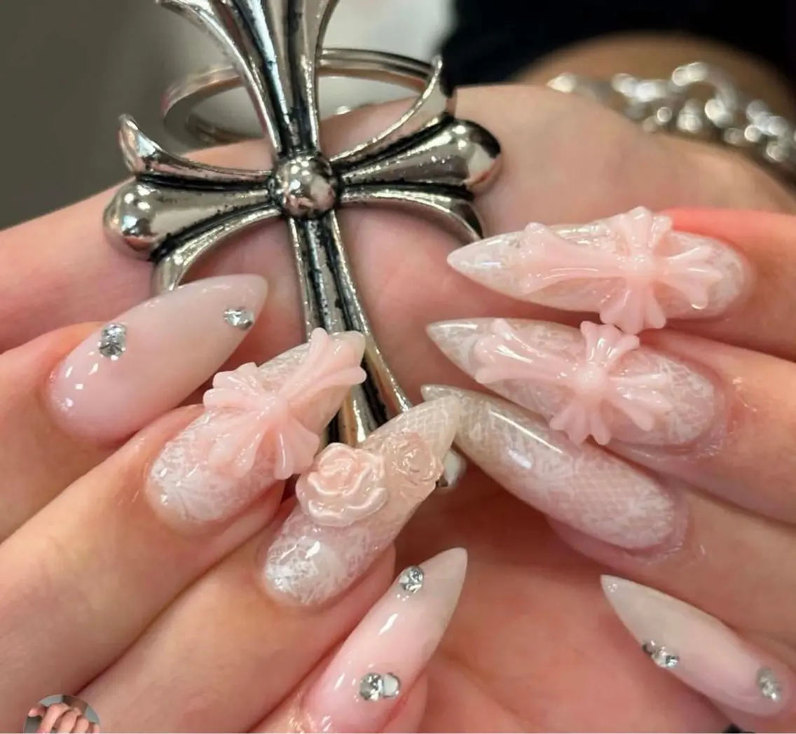 ネイル ガーリー キラキラネイル 韓国ネイル ロングネイル シンプルネイル ハンドネイル Genie Mika Nailsのネイルデザイン
