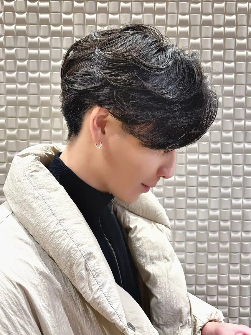 ミディアム パーマ メンズ ミディアムパーマ フェザーパーマ メンズパーマ カット パーマ トリートメント ヘアセット 新宿メンズパーマ ヨモギダのヘアスタイル
