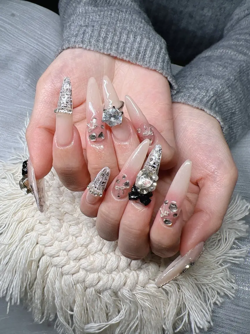 ネイル オーロラネイル チークネイル 長さ出し フットネイル フレンチネイル ハンドネイル Lee Nailsのネイルデザイン