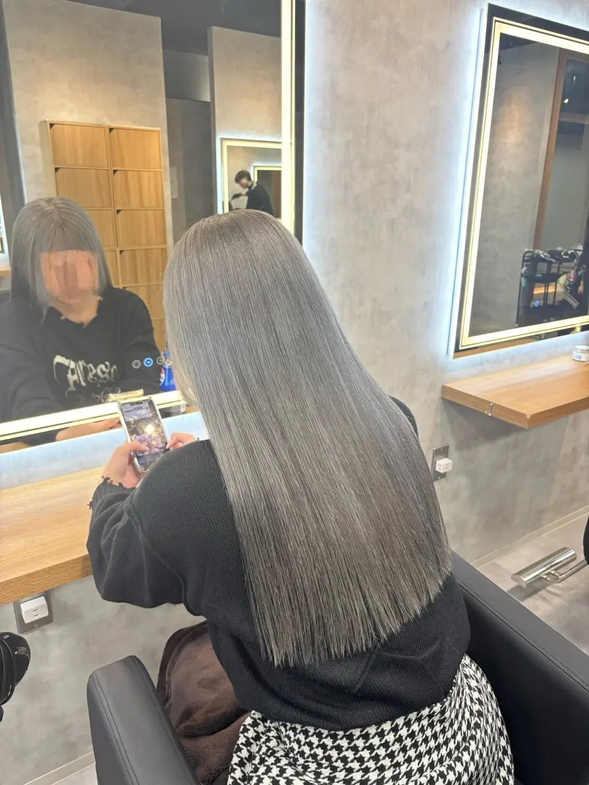 ロング カラー パーマ ヘアアレンジ ヘアカラー トリートメント ヘッドスパ ヘアセット 透明感ブリーチカラー 🌈TOMOHIROのヘアスタイル