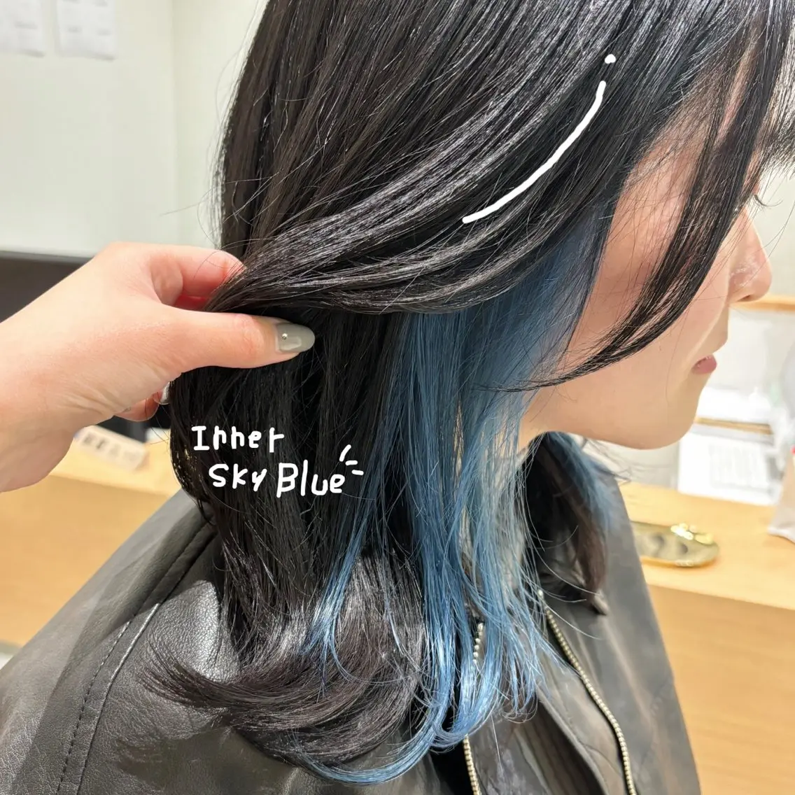ミディアム カラー インナーカラー カット ヘアカラー regalo Acari🍎のヘアスタイル