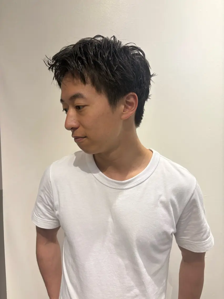 メンズ スパイキーショート カット ヨシノ マナウのヘアスタイル
