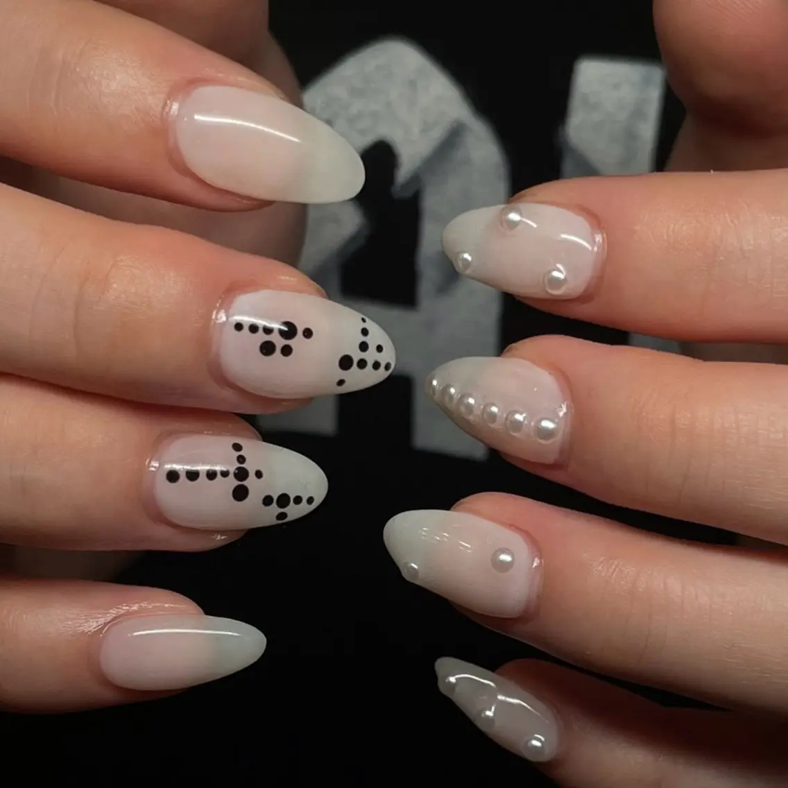 ネイル アートネイル ドット 🦋hana / nail / AOのネイルデザイン