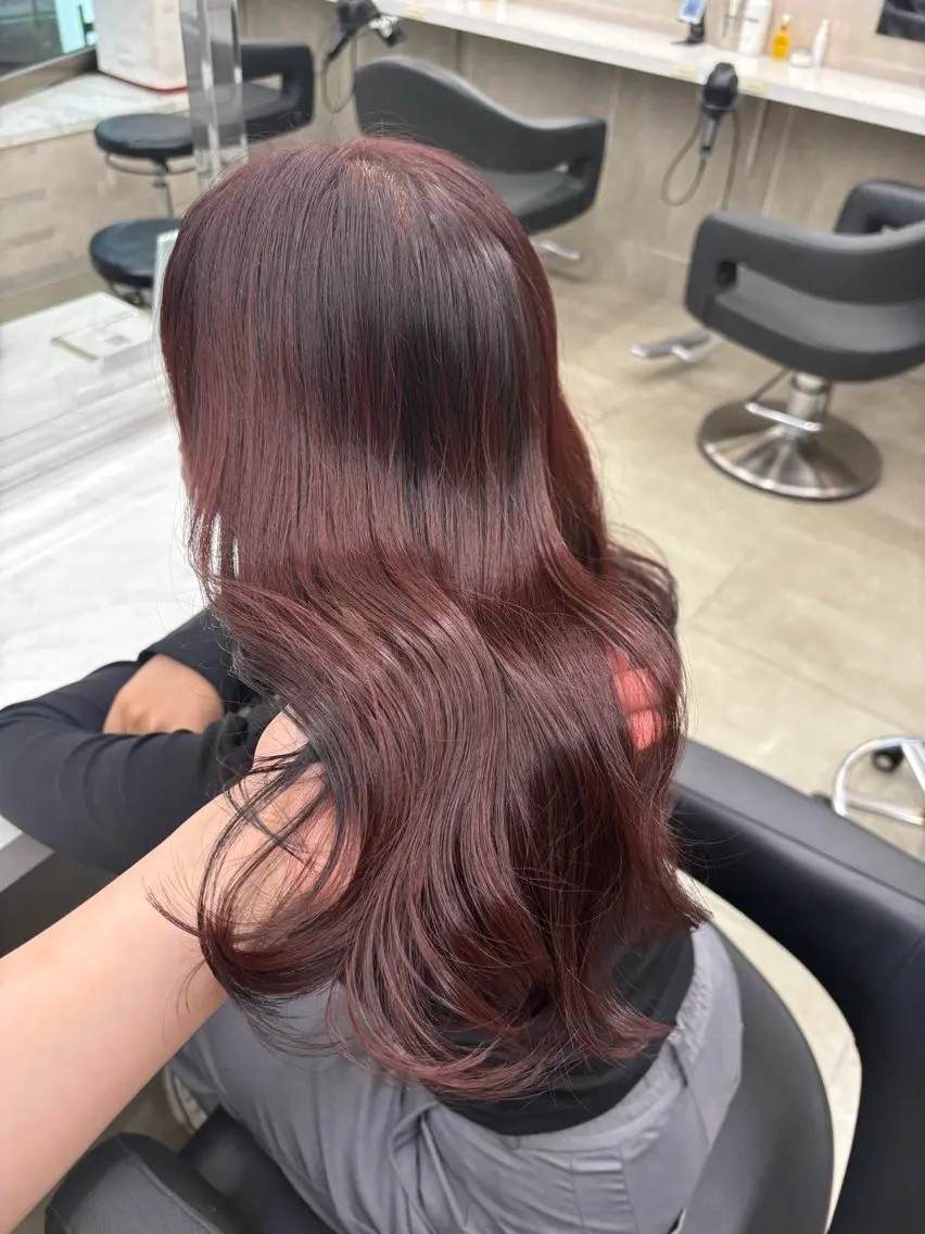セミロング カラー ブリーチ ブリーチなしカラー レッドカラー 抜け感レイヤー︴ ニュアンスカラーのヘアスタイル