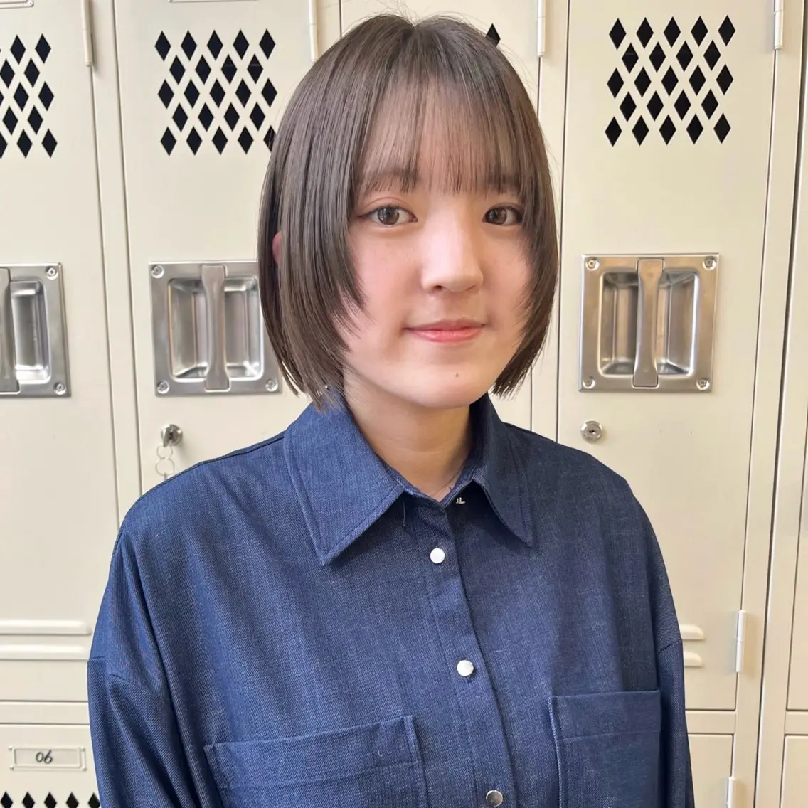 ショート カラー ボブレイヤー ベージュカラー ブリーチ ブリーチなしカラー オリーブベージュ カット ヘアカラー トリートメント 初めてのショート お任せください✂️のヘアスタイル