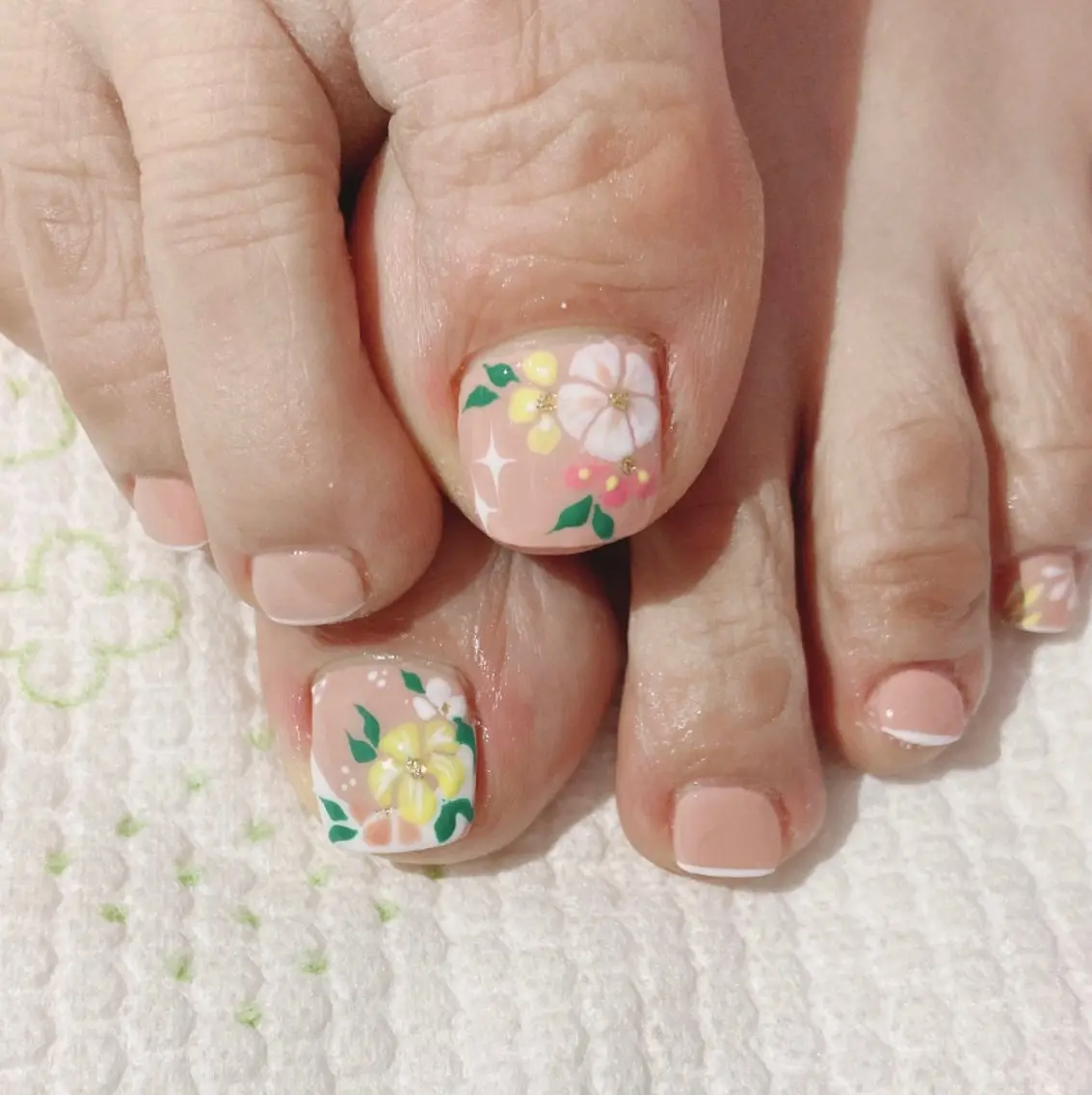 フットネイル、フレンチネイルの写真