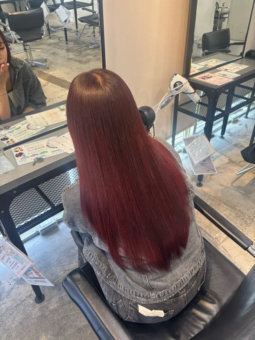 ロング カラー ブリーチ グラデーションカラー レッドカラー レイヤー sala 推しカラー職人🎀のヘアスタイル