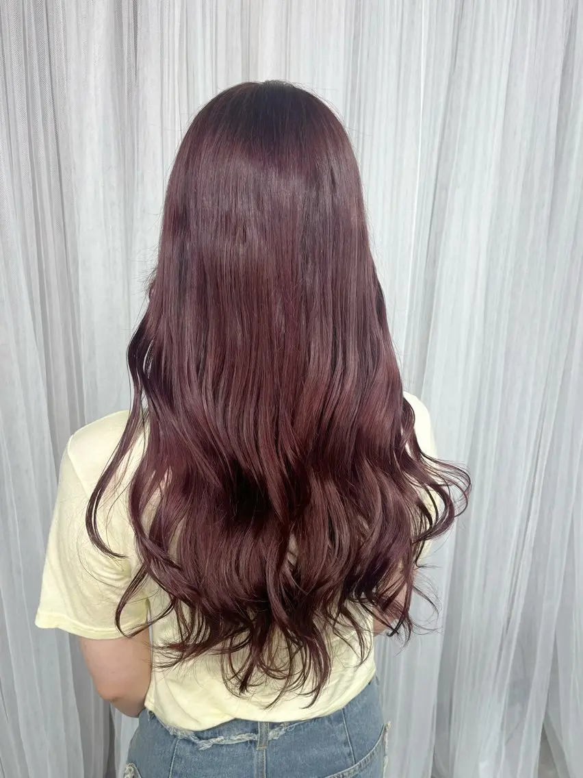 ロング ヘアカラー 伊藤 由妃乃のヘアスタイル